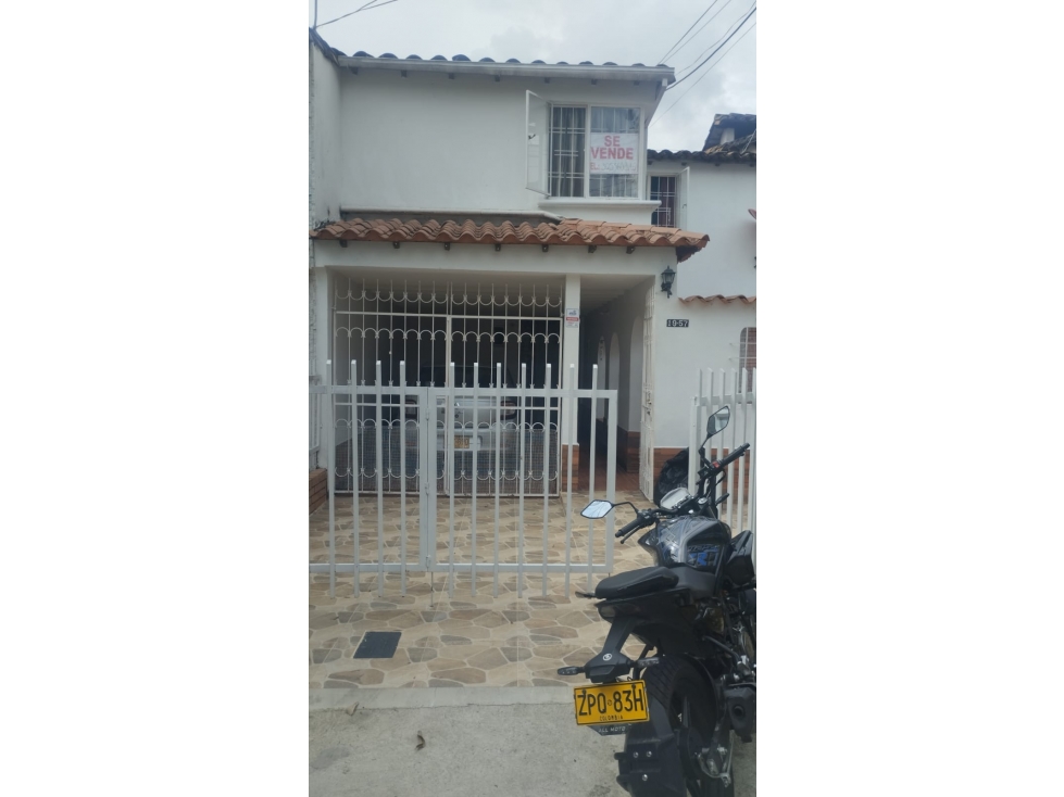 HERMOSA CASA PARA VENTA EN FONTANA — foto 2