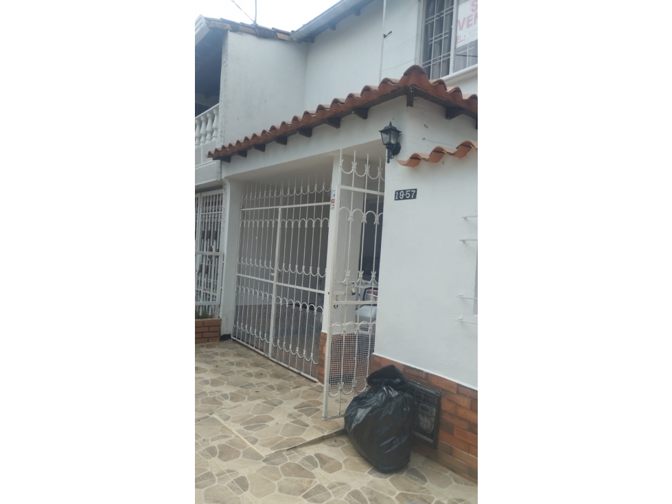 HERMOSA CASA PARA VENTA EN FONTANA — foto 3
