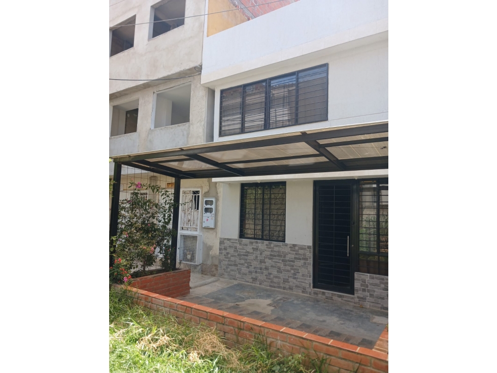 CASA EN VENTA UBICADA EN BARRIO PUERTO MADERO GIRON - 1