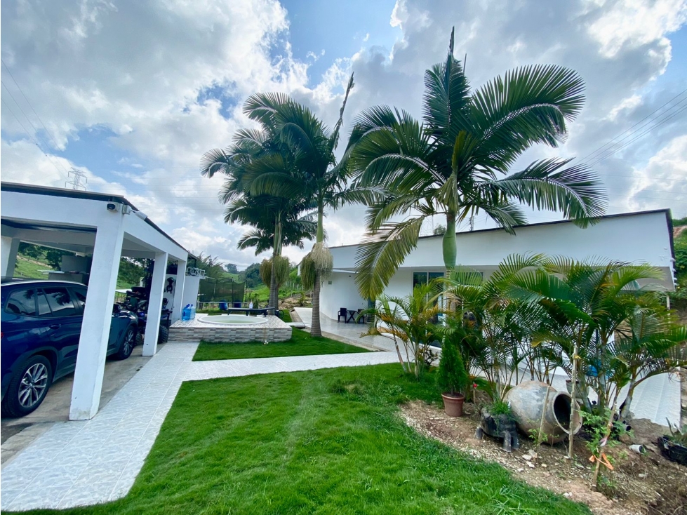 HERMOSA FINCA PARA LA VENTA EN LEBRIJA - 2