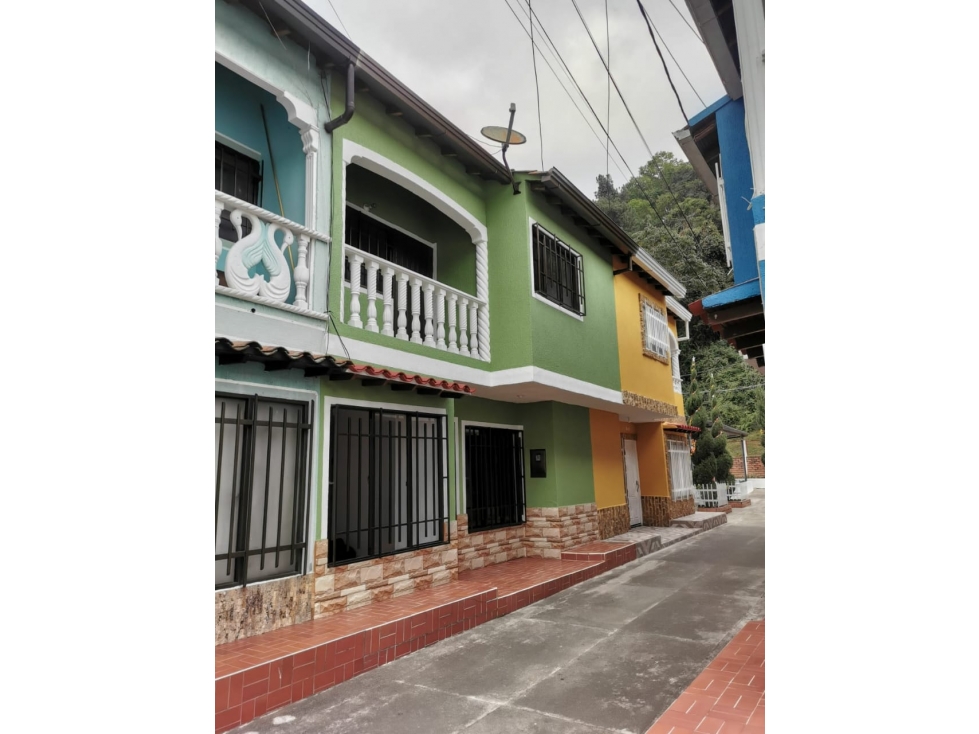 CASA EN VENTA ARATOCA