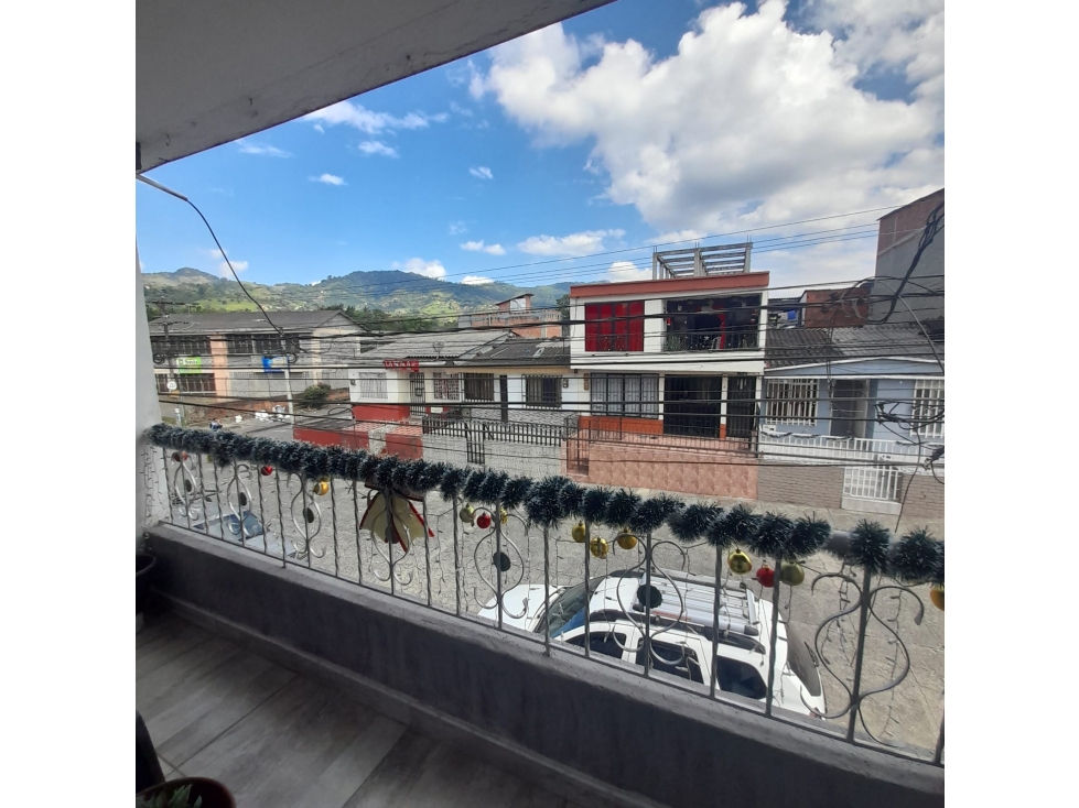 Venta Casa Tres Pisos Santa Isabel — foto 2