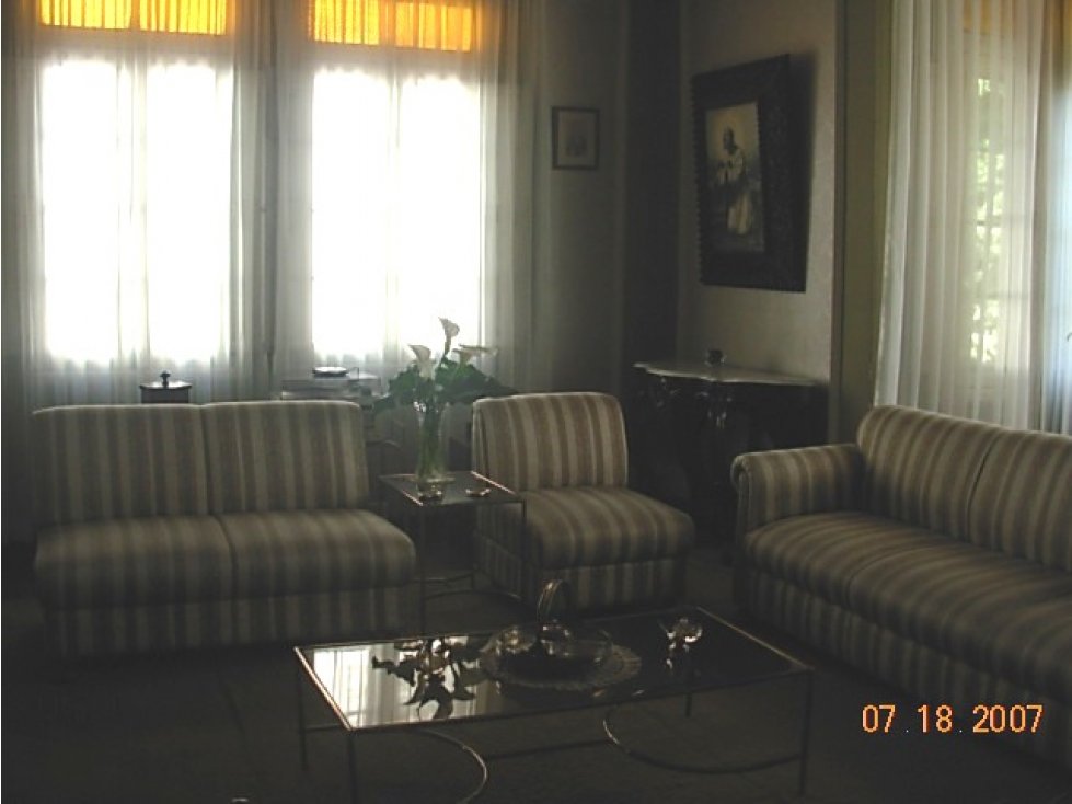 VENTA DE CASONA EN YANAHUARA A 1/2 CUADRA DE LA AV. EJERCITO - 3