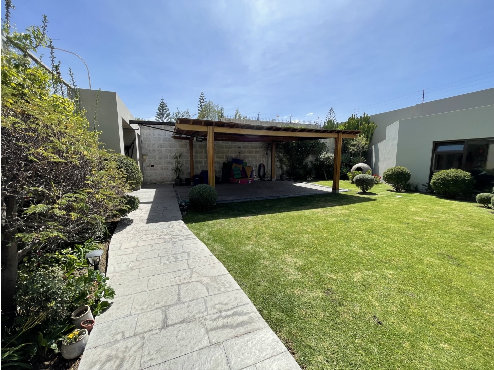 VENTA DE CASA EN EXCLUSIVA ZONA DE CHALLAPAMPA TRADICIONAL — foto 3