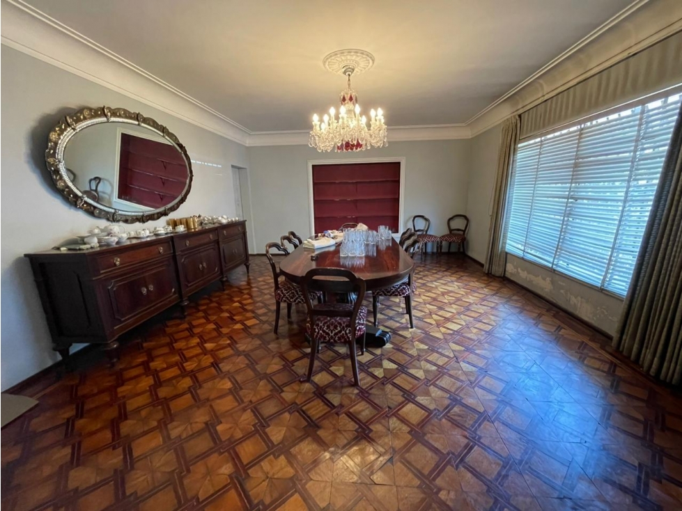 VENTA DE CASA UBICADA ESTRATEGICAMENTE EN EL CENTRO DE AREQUIPA - 3