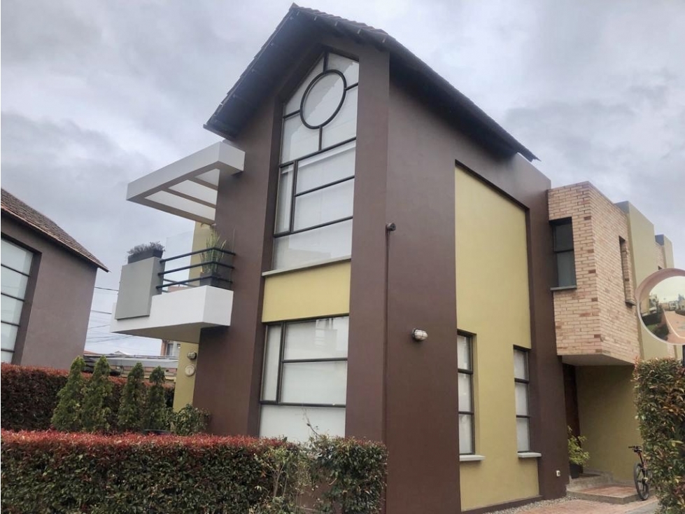 Cajica, Magnífica casa campestre en conjunto cerrado