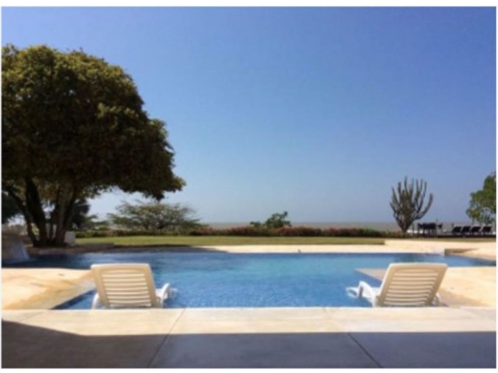 Casa en venta con 50 metros de playa y piscina en Cartagena — foto 2