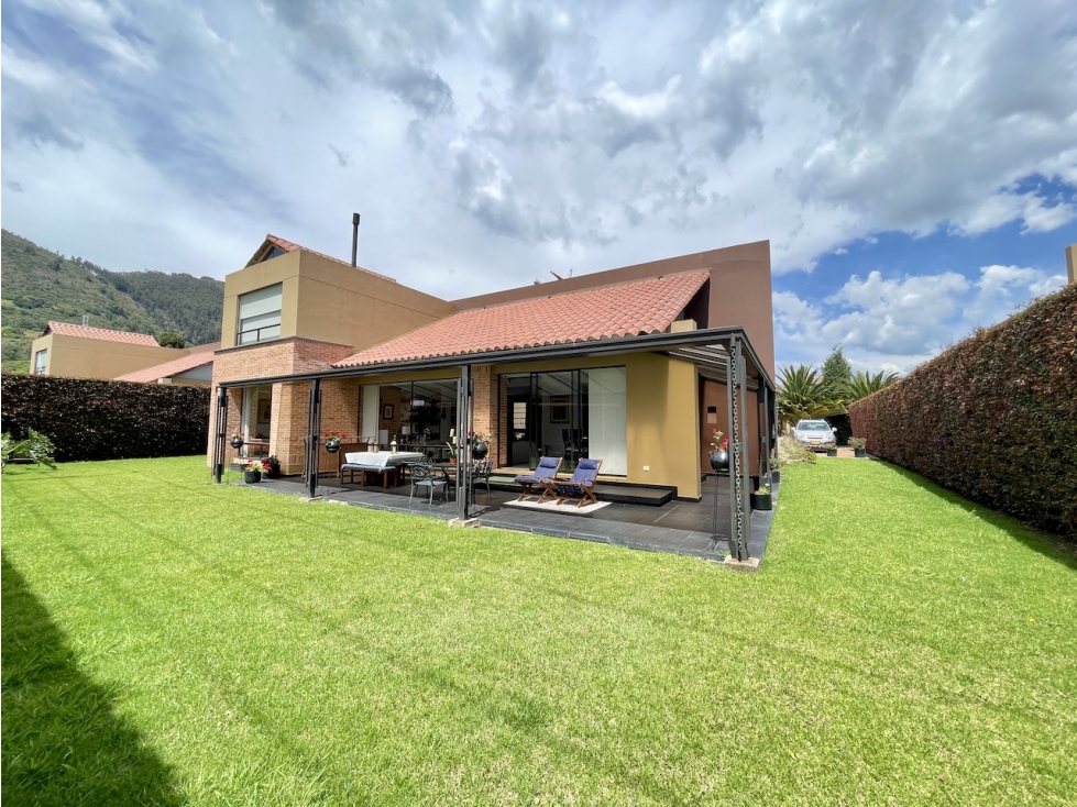 Se vende casa con el mejor diseño en Chia 450m2