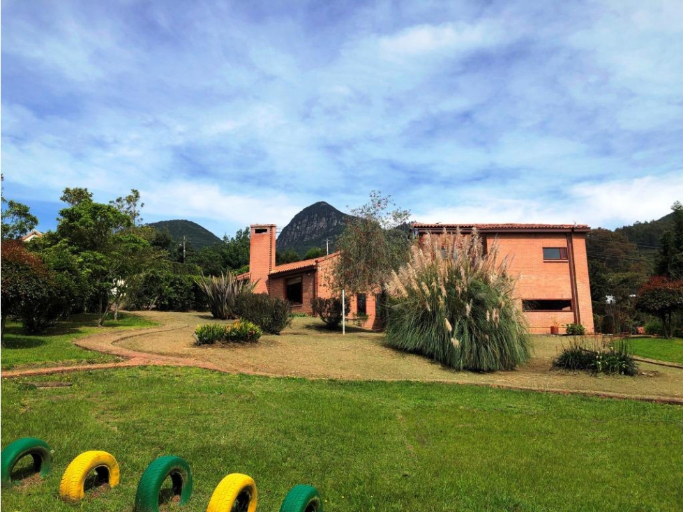 Condominio de 3 casas + 1 Lote en Venta, Tabio, Cundinamarca. 9147 M² - 2