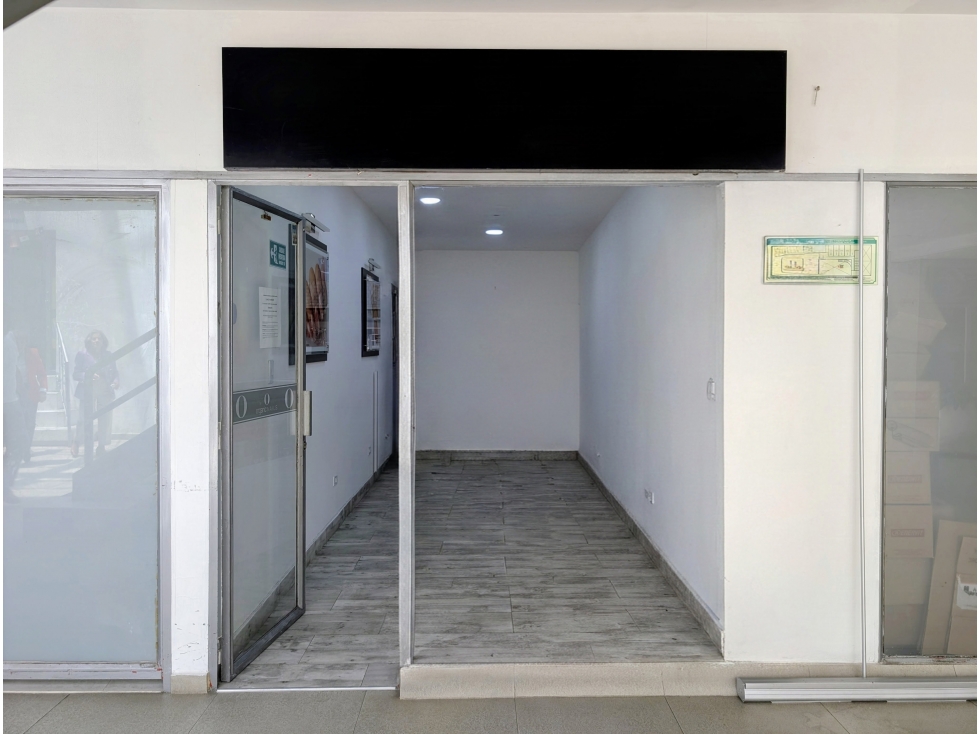 VENTA LOCAL CRA 15, 14.77m