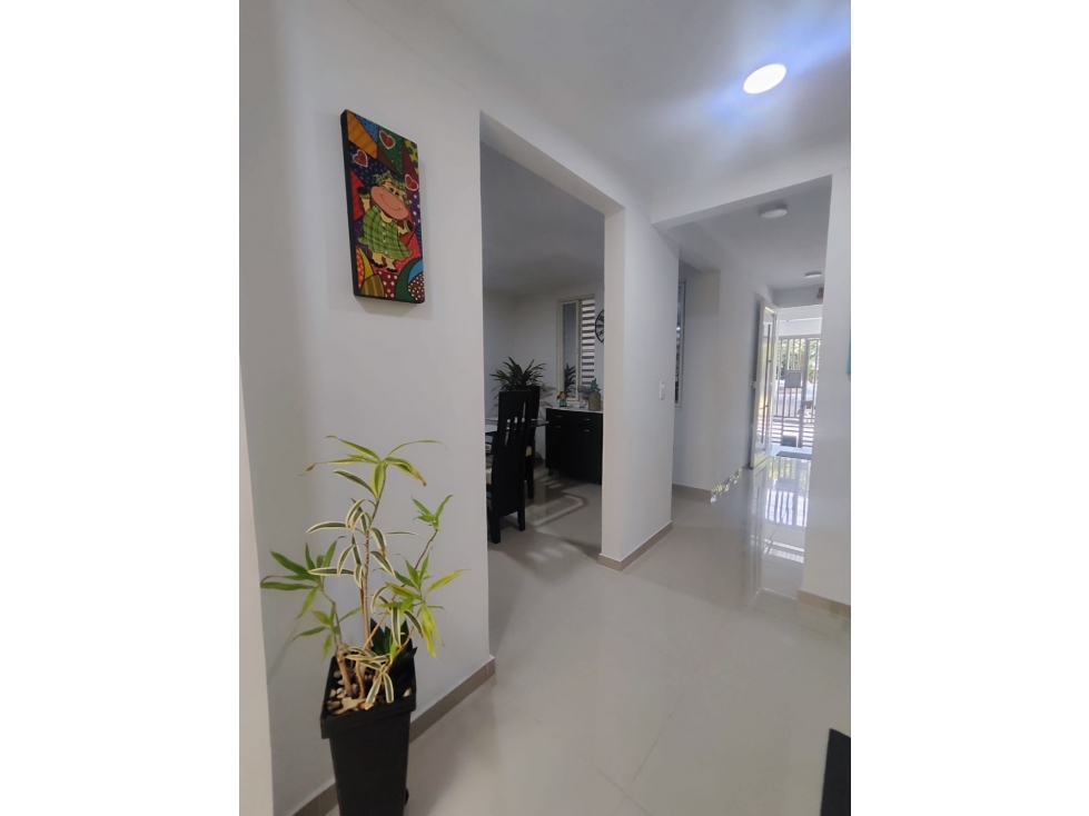 Casa en venta en El Bosque 5 habitaciones y terraza Palmira Valle.