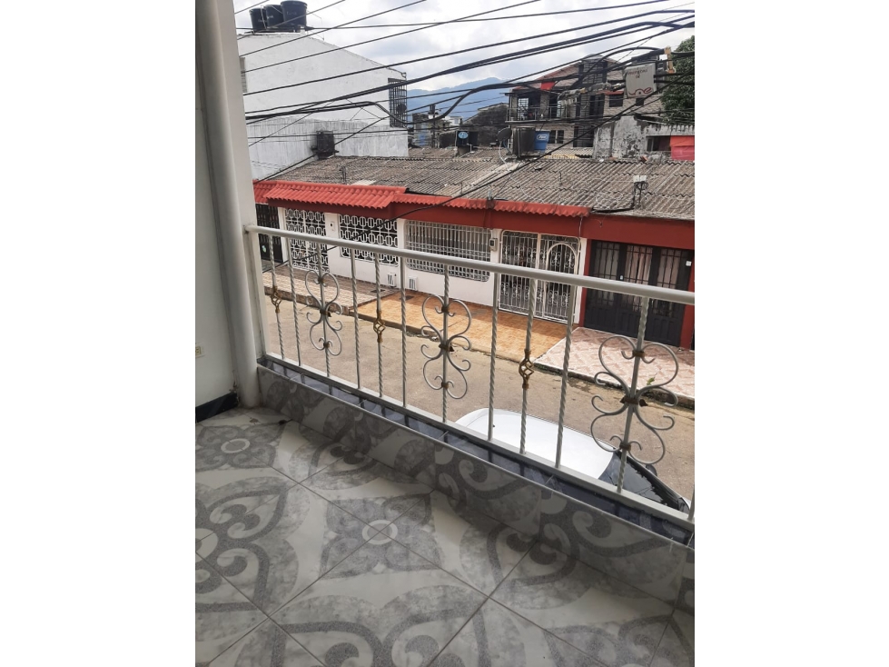 VENTA DE CASA DE DOS PISOS EN VILLAVICENCIO REMODELADA — foto 2
