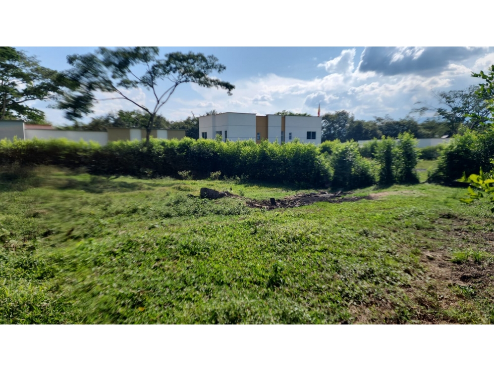 Lote con Licencia de Construcción en Venta - 1