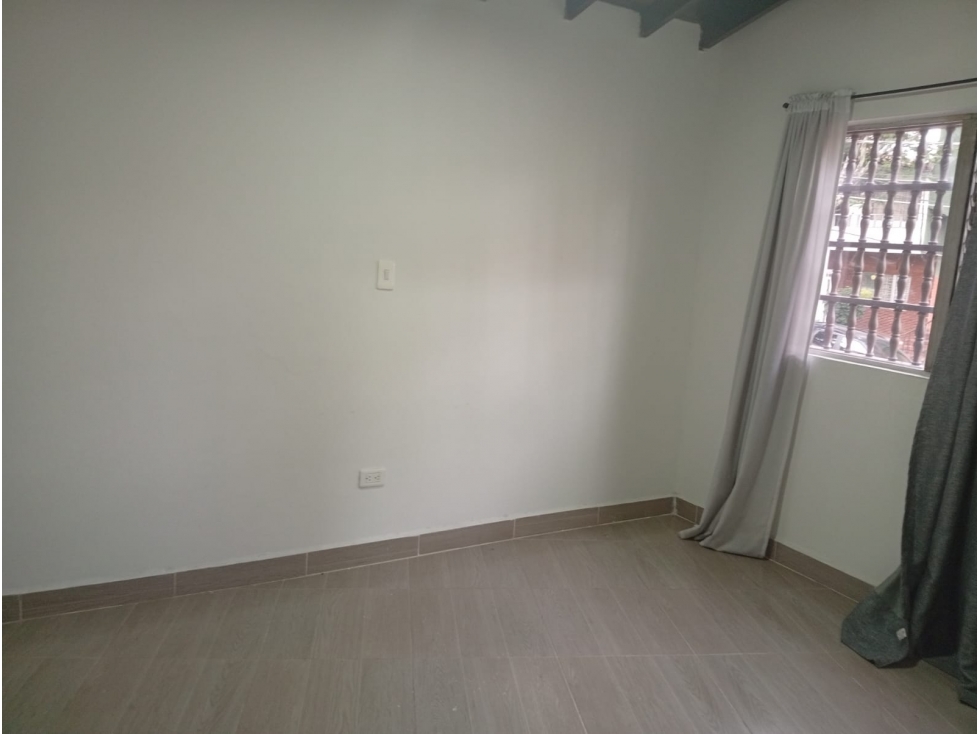 Oportunidad Única en La Floresta con 2 Pisos Independientes/construir — foto 2