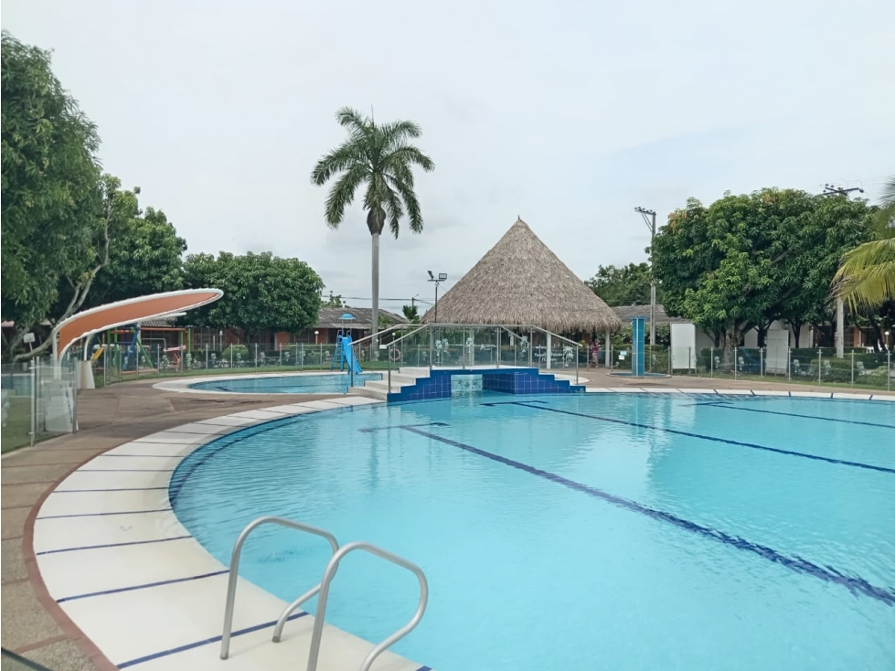 Se Vende Amplia Casa Esquinera en Condominio Privado Flandes Tolima - 1