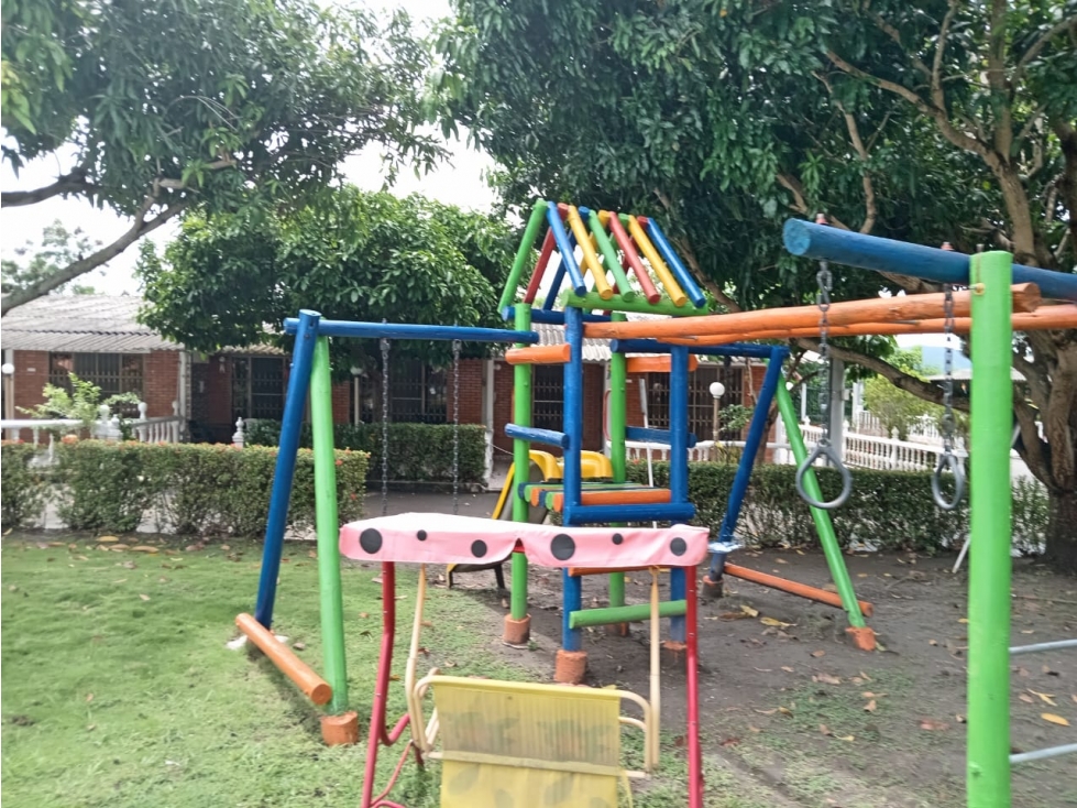 Se Vende Amplia Casa Esquinera en Condominio Privado Flandes Tolima - 5