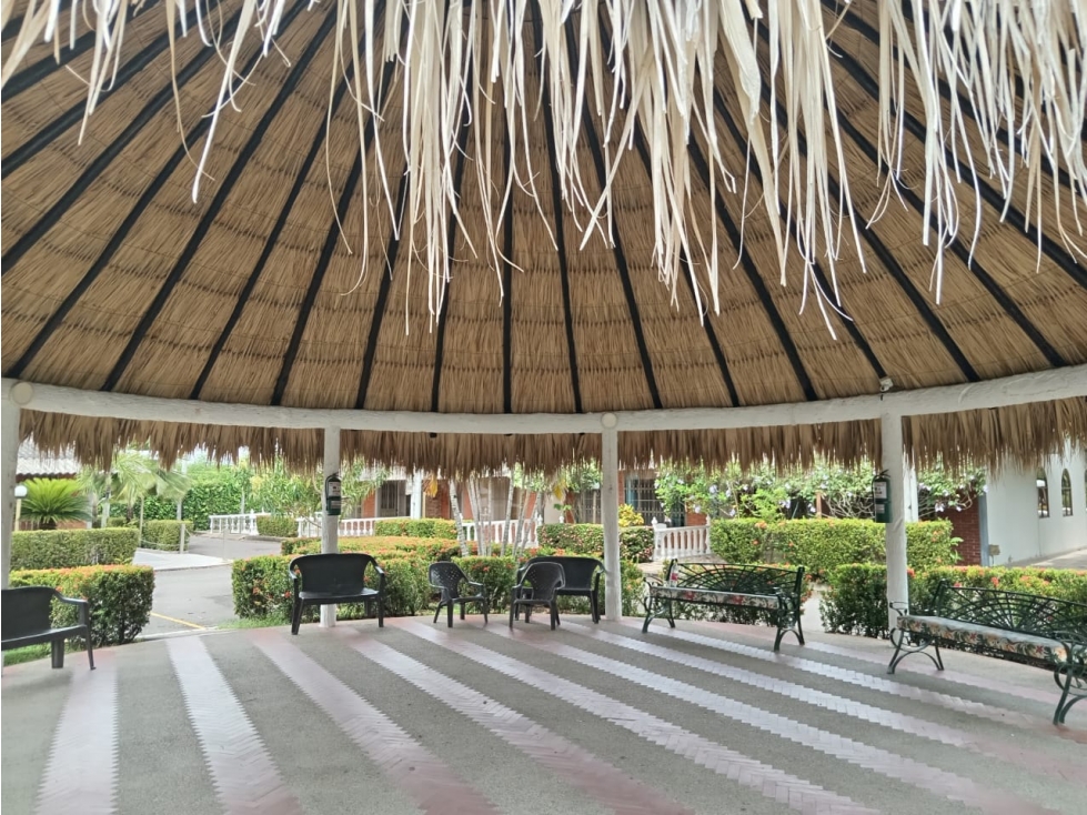 Se Vende Amplia Casa Esquinera en Condominio Privado Flandes Tolima - 6