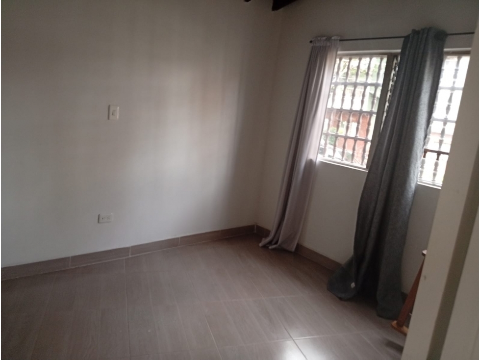 Oportunidad Única en La Floresta con 2 Pisos Independientes/construir — foto 4