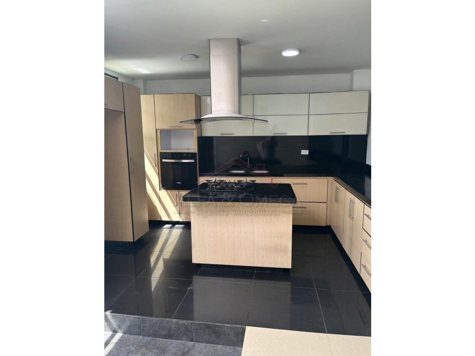 Venta de Casa de 3 Pisos en El Vergel Ibagué - 2