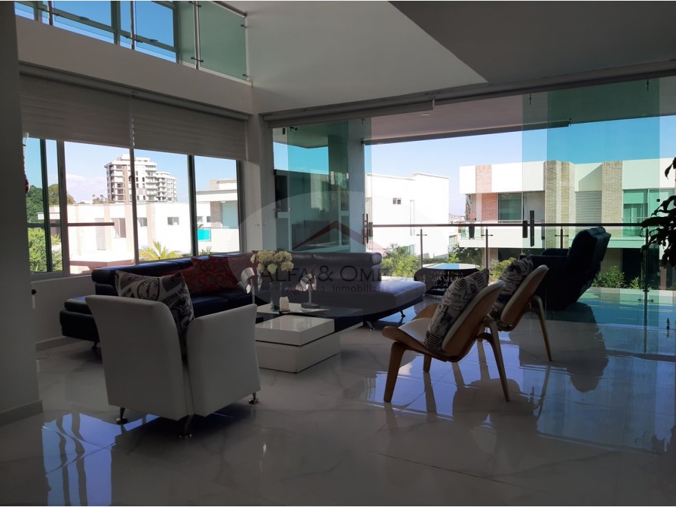 Venta de Casa Exclusiva con Piscina en El Vergel Ibagué - 2