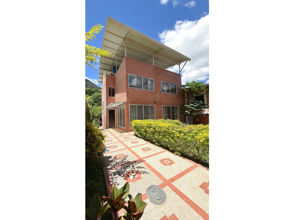Venta de Casa Campestre con Terraza Cerca a Ambalá Ibagué
