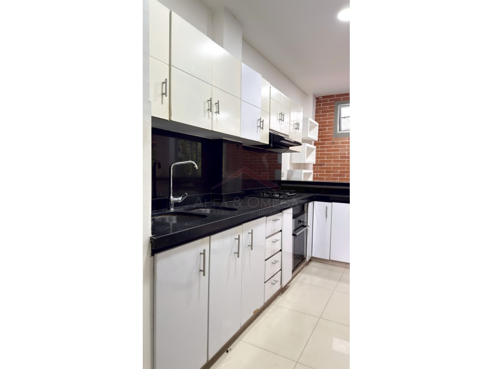 Venta de Casa Familiar con Terraza y Jacuzzi Cerca al Vergel Ibagué — foto 3