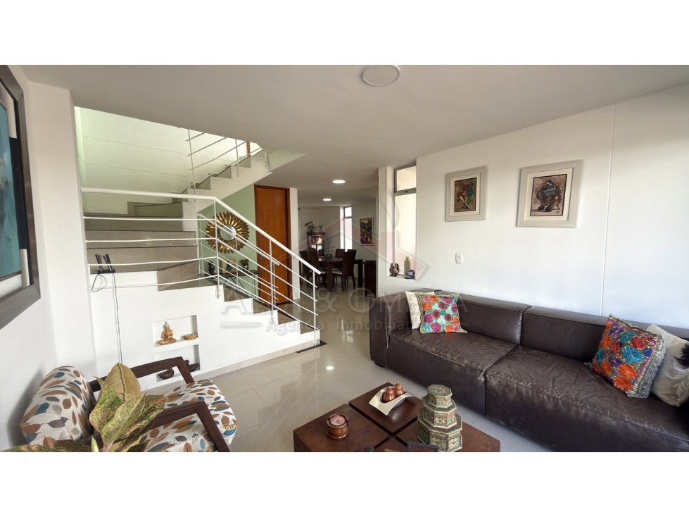 Venta de Casa Moderna en Conjunto en la Via a Picaleña Ibagué - 1