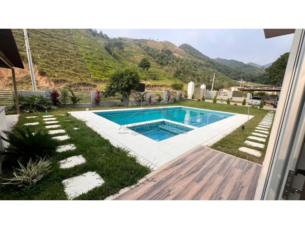 Venta de casa campestre con piscina en El Totumo Ibagué
