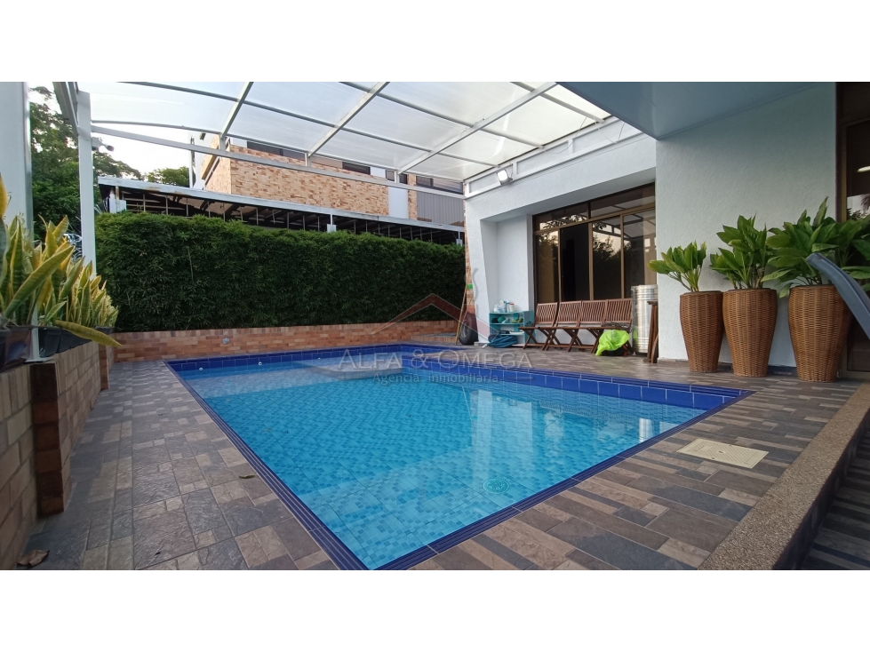 Venta Casa con Piscina en Conjunto de Calambeo Ibagué
