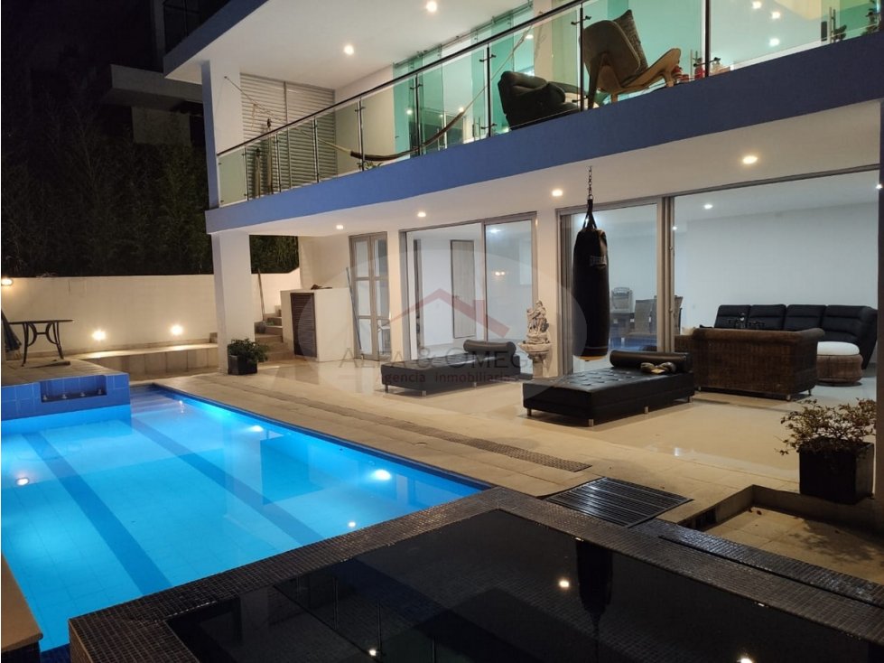 Venta de Casa Exclusiva con Piscina en El Vergel Ibagué - 1