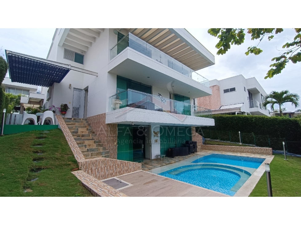 Casa exclusiva con piscina en conjunto cerrado en El Vergel Ibagué - 1