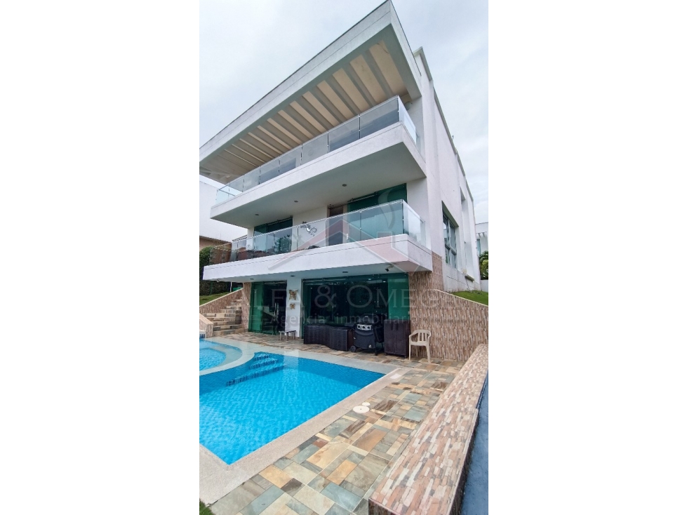Casa exclusiva con piscina en conjunto cerrado en El Vergel Ibagué - 2