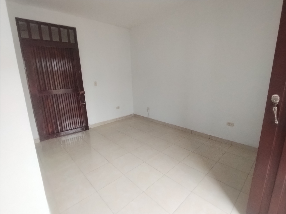SE ALQUILA LOCAL COMERCIAL ESQUINERO CON VIVIENDA — foto 4