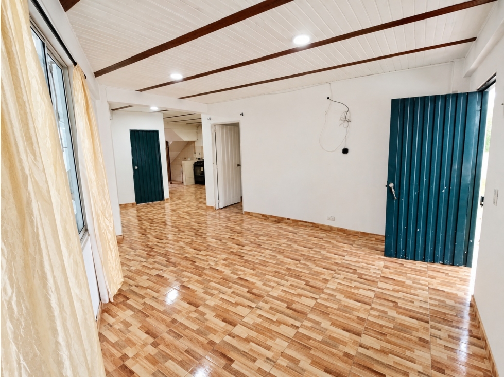 CASA ESQUINERA EN VENTA CON 3 APARTAMENTOS EN ALICANTO, PALMIRA