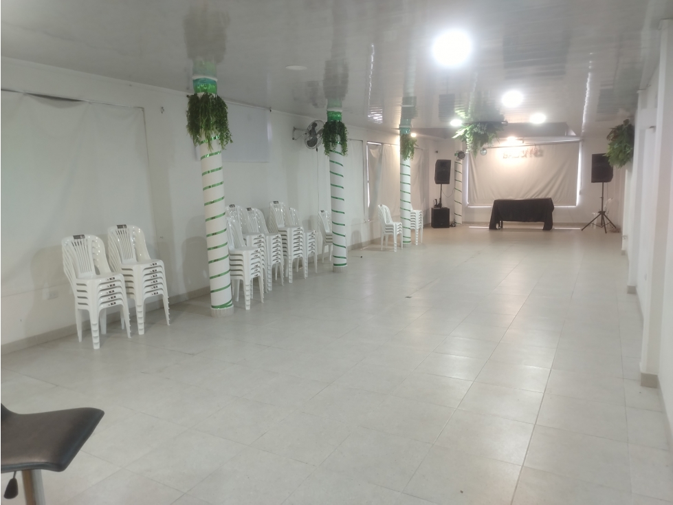 ALQUILO LOCAL PARA EVENTOS Y COMERCIO 110 m2 TOTALMENTE EQUIPADO - 1