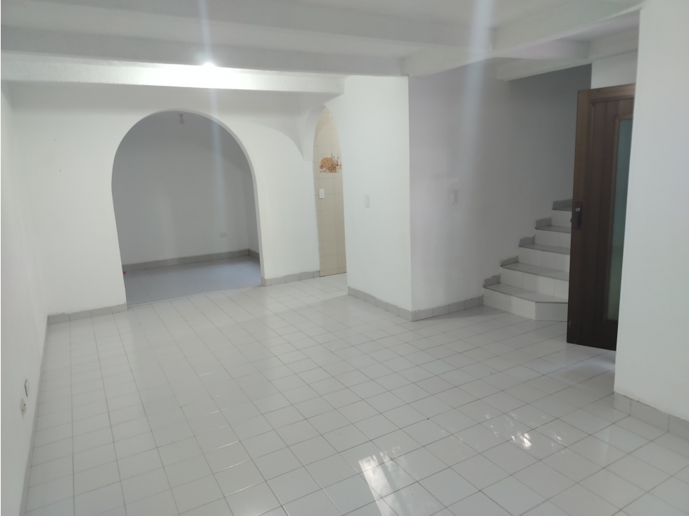 CASA EN ALQUILER EN BOSQUES DE MORELIA FRENTE A ZONA VERDE - 1