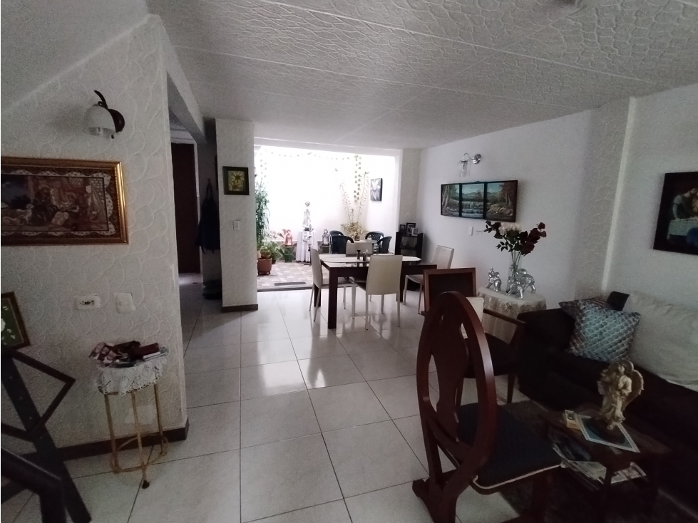 CASA EN VENTA EN PAMIRA BARRIO CAMPOS DE LA ITALIA ESQUINERA
