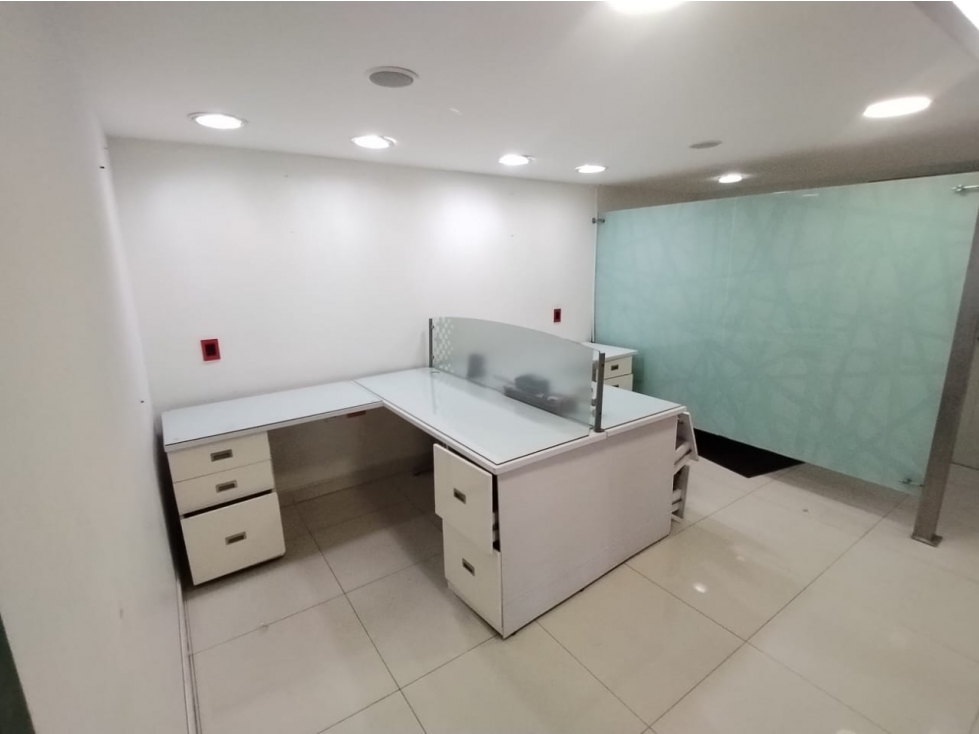 OFICINA EN VENTA EN PALMIRA FRENTE AL PARQUE BOLÍVAR 2DO PISO 204 - 5