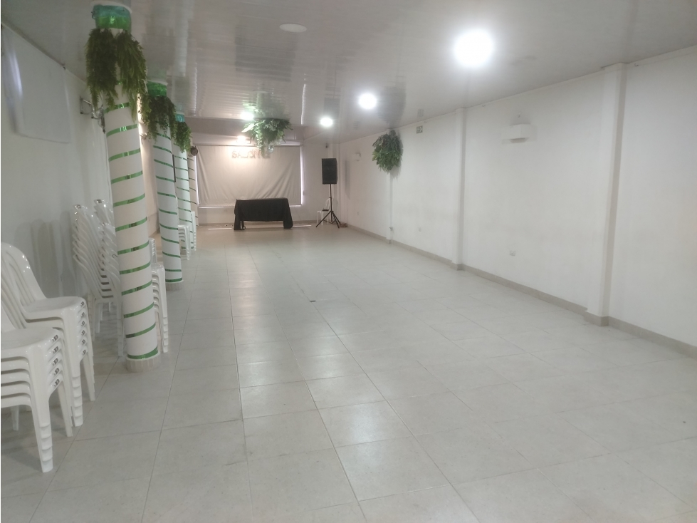 ALQUILO LOCAL PARA EVENTOS Y COMERCIO 110 m2 TOTALMENTE EQUIPADO - 2