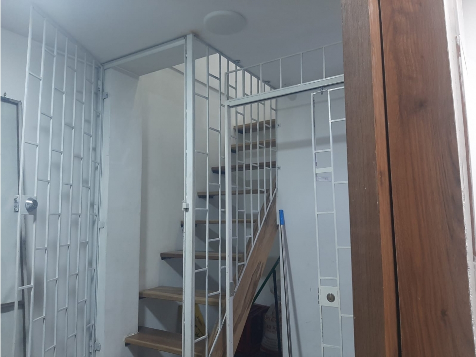 VENTA CASA COMERCIAL CALLE 159. CON LOCAL, OFICINAS Y APARTAMENTO — foto 6