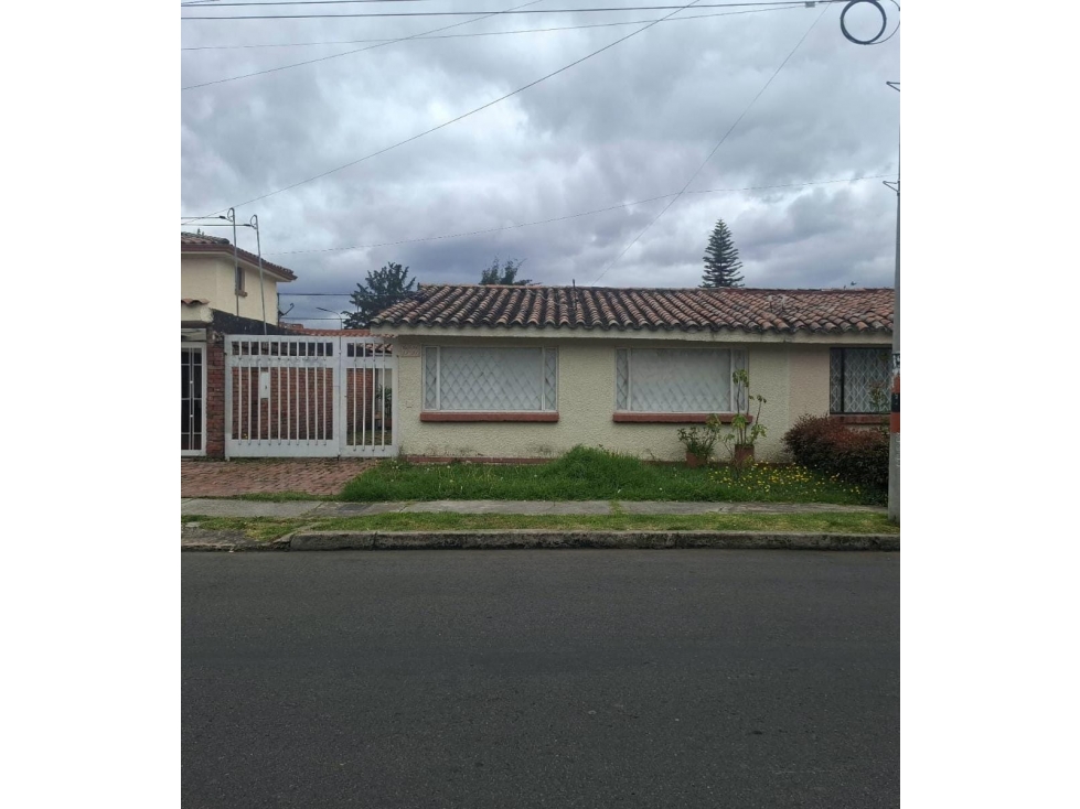 VENTA CASA ALHAMBRA UN PISO, 250 M2, CBS