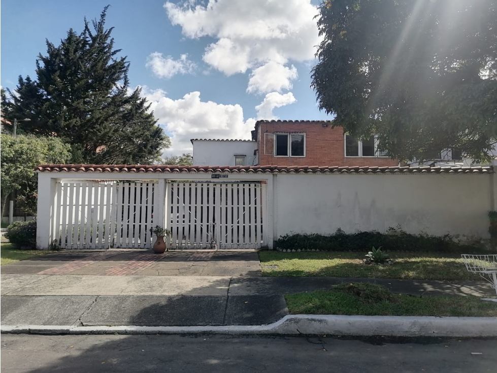 VENTA CASA PASADENA, MUY AMPLIA AREA LOTE 440 M2. ESQUINERA — foto 2