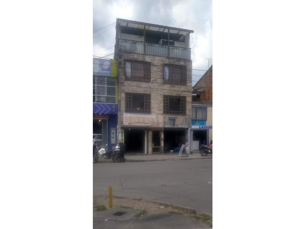 VENTA EDIFICIO LA GRANJA SOBRE LA VIA COMERCIAL LOCALES Y APARTAMENTOS - 1