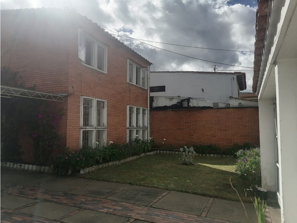 VENTA CASA PASADENA, MUY AMPLIA AREA LOTE 440 M2. ESQUINERA — foto 3