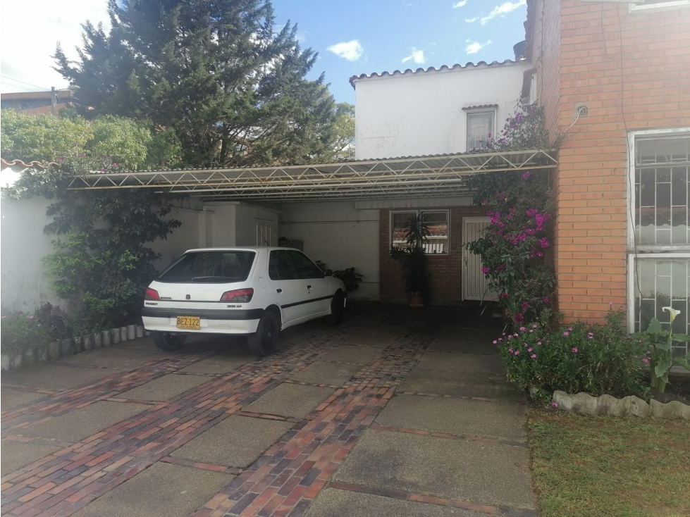 VENTA CASA PASADENA, MUY AMPLIA AREA LOTE 440 M2. ESQUINERA — foto 4