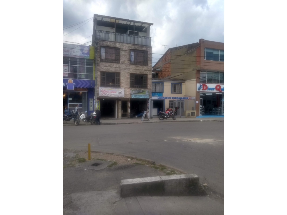 VENTA EDIFICIO LA GRANJA SOBRE LA VIA COMERCIAL LOCALES Y APARTAMENTOS - 2