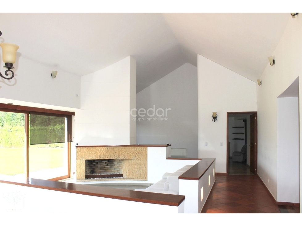 Se vende casa de lujo 450 m2 terreno 3500 m2 Serrezuela - 3