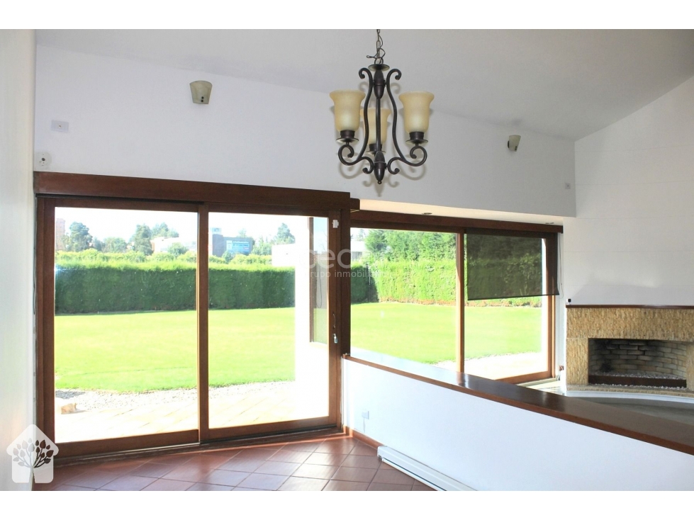 Se vende casa de lujo 450 m2 terreno 3500 m2 Serrezuela - 4