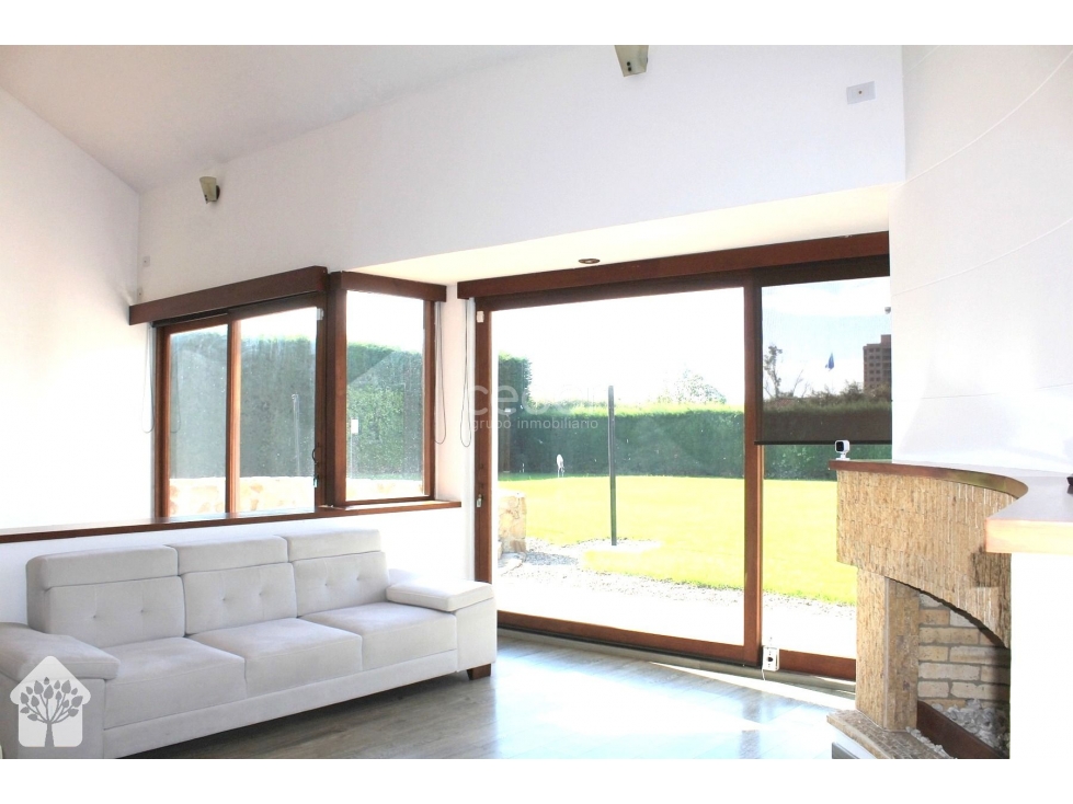Se vende casa de lujo 450 m2 terreno 3500 m2 Serrezuela - 5