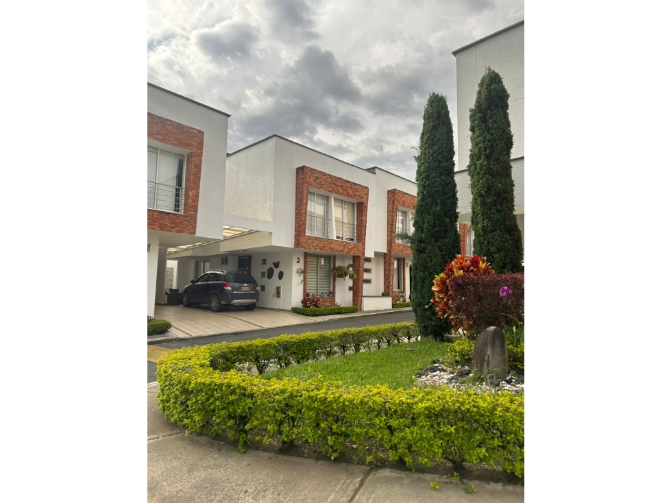 Se vende casa en el norte Av. 19 Armenia Quindío.